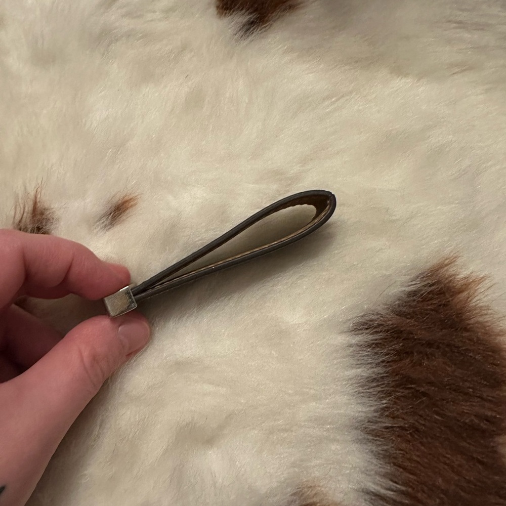 LV Brown Patterned Keychain Accessory - Picture 11 of 14